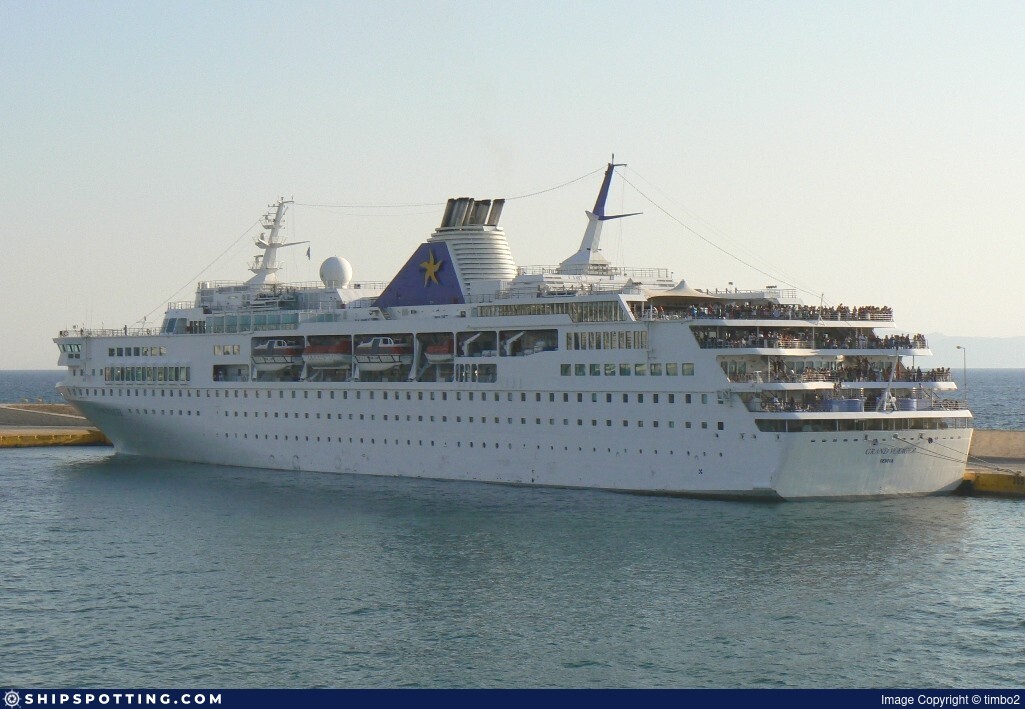 grand voyager 2005 ship