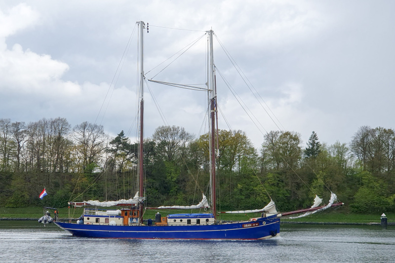 Traditional rig sailing ships from 120 feet or 36.6 m LOA