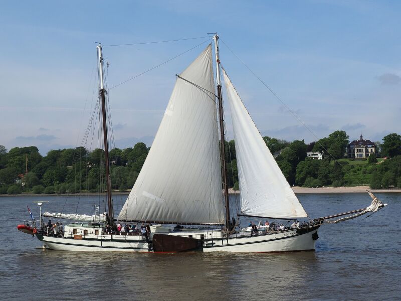 Traditional rig sailing ships under 120 feet or 36.6m LOA