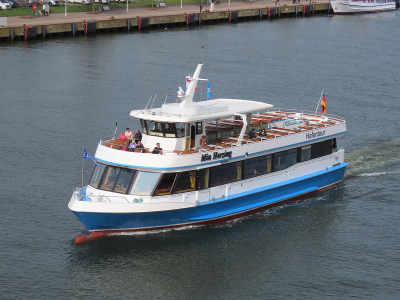 Harbour & tour boats / restaurant vessels