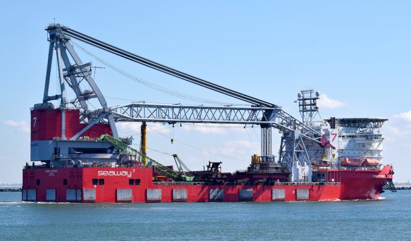 Crane Ships and Crane Platforms (Specialized)