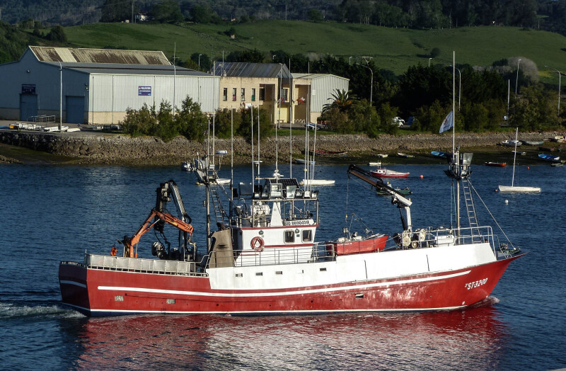 Fishing vessel loa 70ft/21m and over