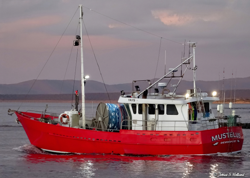 Fishing vessels loa less than 70ft/21m
